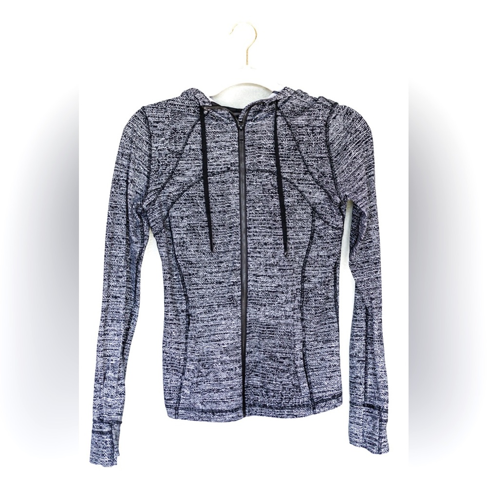 Lululemon hood define nulu, black & white hoodie, sz 4, pockets, good condition